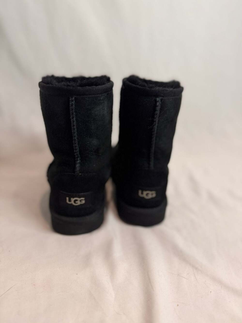 UGG - Classic Short II Boots Suede Sheepskin - Black - 1 - Kids - Picture 3 of 7
